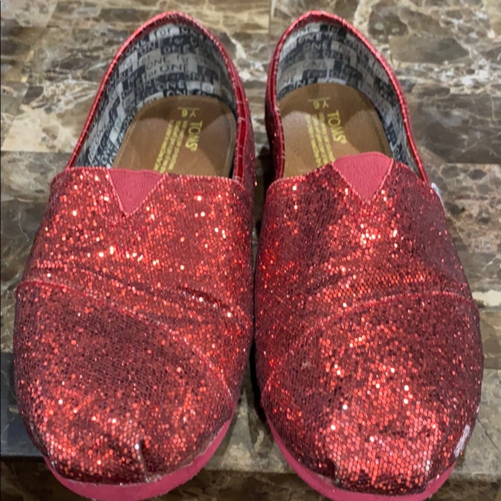 Red glitter Tom’s!